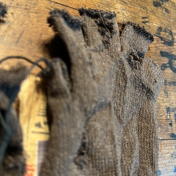 FREE WITH A PURCHASE // distressed beggar gloves - Picture 9 of 10